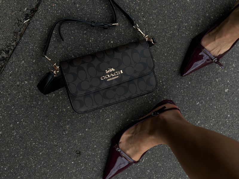 Coach Brynn Flap Crossbody In Signature Canvas Brown  pr8779 фото