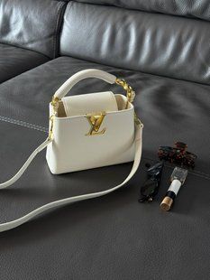 Louis Vuitton Capucines BB Milk/Gold Коробка магніт lv1034 фото