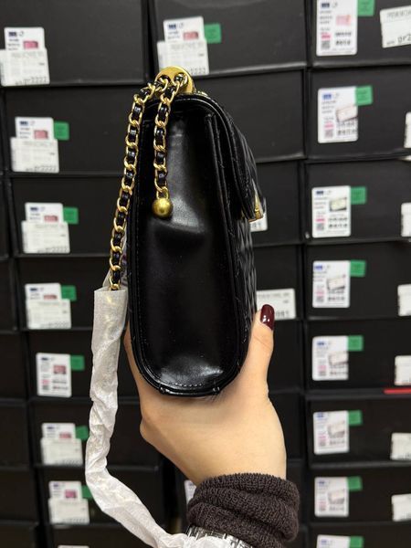 Chanel Pearl Crush Phone Case With Chain Lambskin Black Коробка магніт pr2928 фото