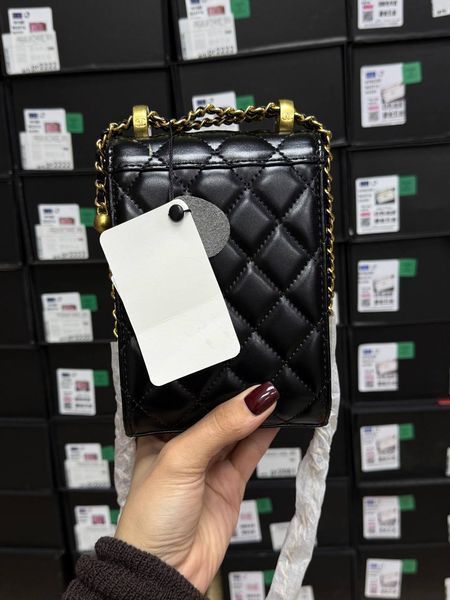 Chanel Pearl Crush Phone Case With Chain Lambskin Black Коробка магніт pr2928 фото