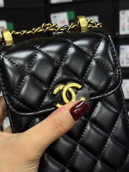 Chanel Pearl Crush Phone Case With Chain Lambskin Black Коробка магніт pr2928 фото