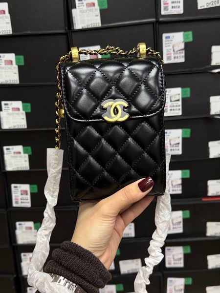 Chanel Pearl Crush Phone Case With Chain Lambskin Black Коробка магніт pr2928 фото