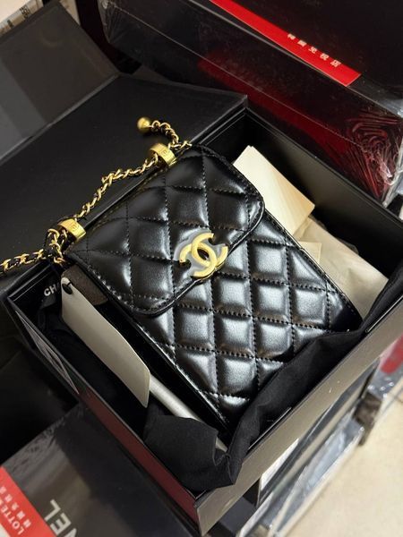 Chanel Pearl Crush Phone Case With Chain Lambskin Black Коробка магніт pr2928 фото