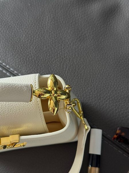Louis Vuitton Capucines BB Milk/Gold Коробка магніт lv1034 фото