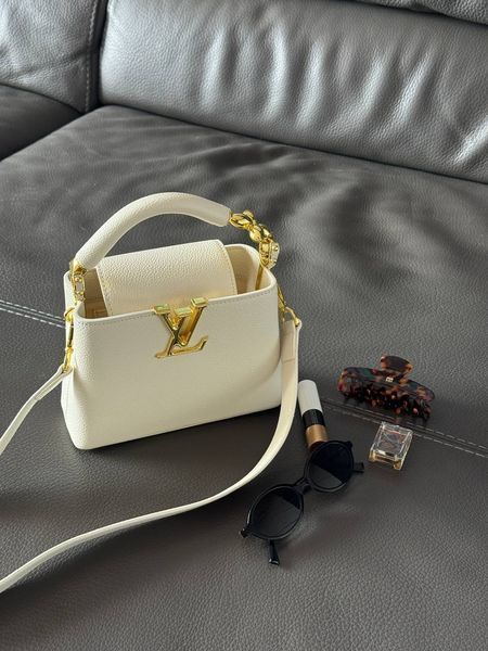 Louis Vuitton Capucines BB Milk/Gold Коробка магніт lv1034 фото