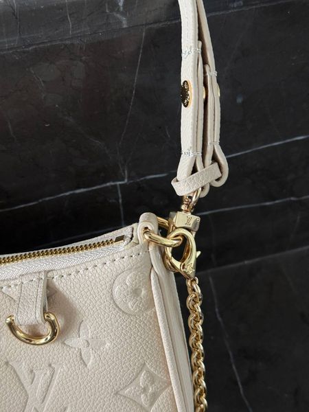 Louis Vuitton Mini Pochette Beige/Gold Коробка магніт lv1032 фото