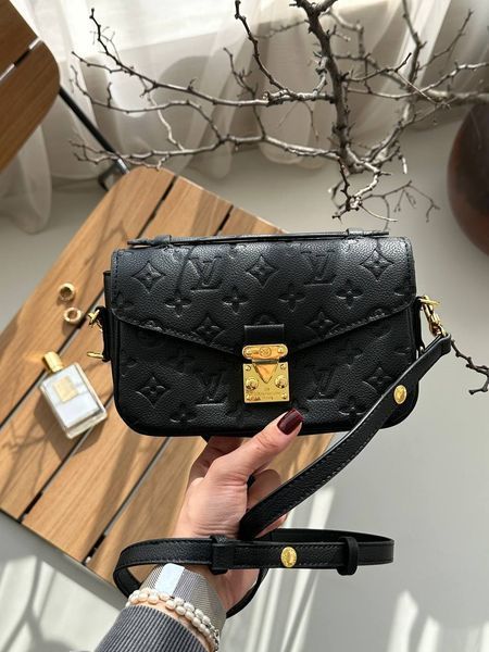 Louis Vuitton Pochette M&eacute;tis East West Bag Black наша бренд коробка pr7349 фото