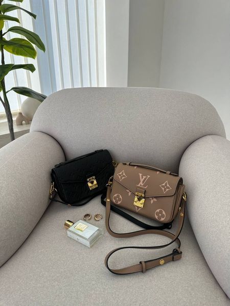 Louis Vuitton Pochette M&eacute;tis East West Bag Black наша бренд коробка pr7349 фото