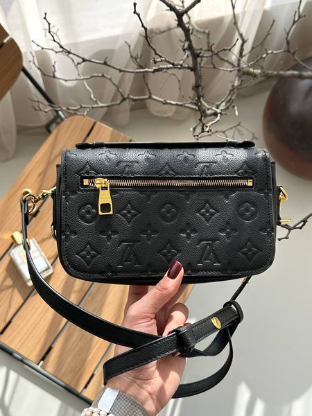 Louis Vuitton Pochette M&eacute;tis East West Bag Black наша бренд коробка pr7349 фото