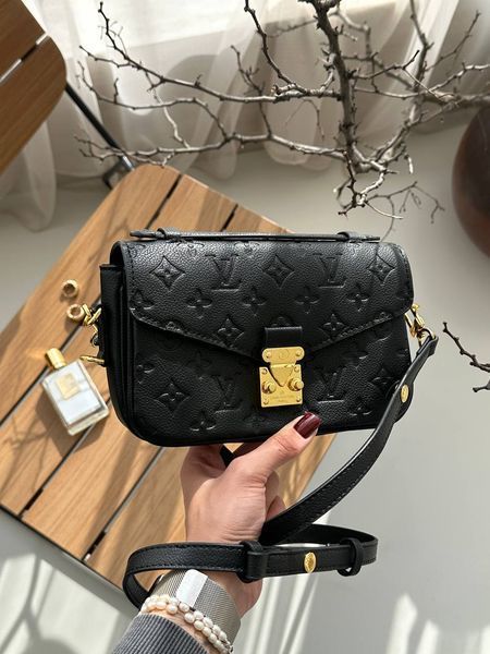 Louis Vuitton Pochette M&eacute;tis East West Bag Black наша бренд коробка pr7349 фото