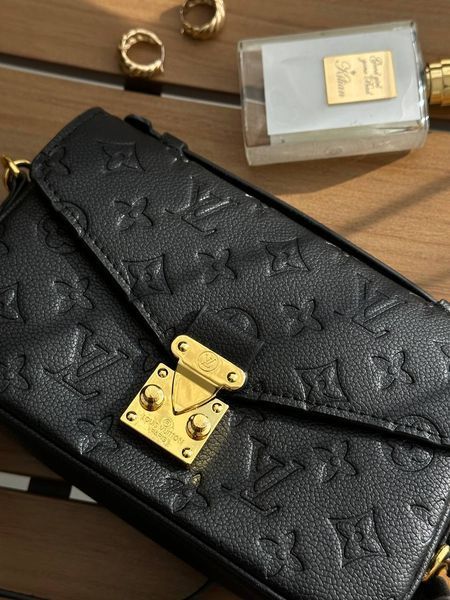 Louis Vuitton Pochette M&eacute;tis East West Bag Black наша бренд коробка pr7349 фото