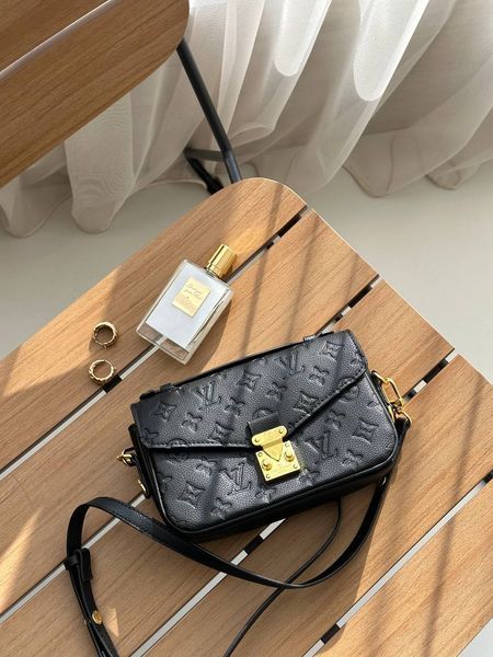 Louis Vuitton Pochette M&eacute;tis East West Bag Black наша бренд коробка pr7349 фото