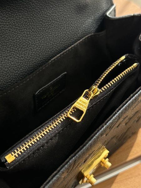 Louis Vuitton Pochette M&eacute;tis East West Bag Black наша бренд коробка pr7349 фото