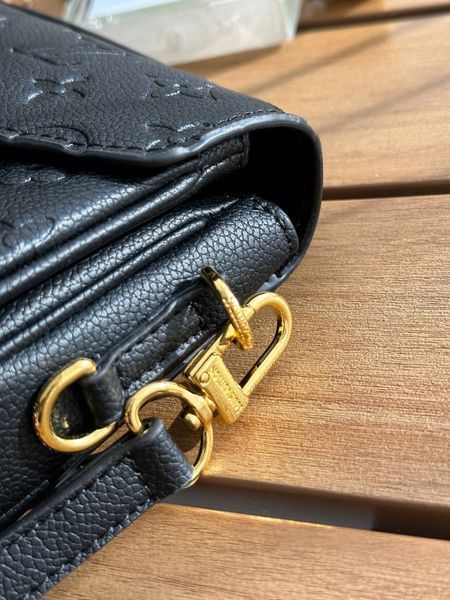 Louis Vuitton Pochette M&eacute;tis East West Bag Black наша бренд коробка pr7349 фото