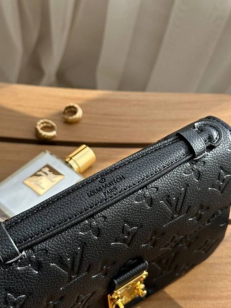 Louis Vuitton Pochette M&eacute;tis East West Bag Black наша бренд коробка pr7349 фото