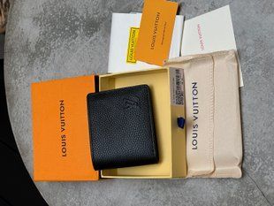 Міні гаманець Louis Vuitton Brazza Aerogram Black &mdash; шкіряний, з фірмовим логотипом 881721 фото