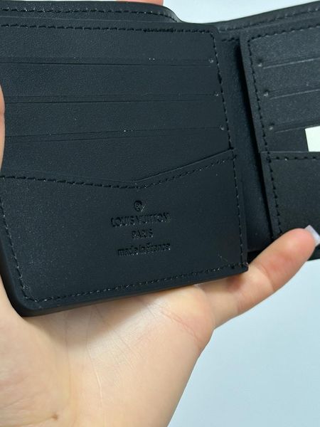 Міні гаманець Louis Vuitton Brazza Aerogram Black &mdash; шкіряний, з фірмовим логотипом 881721 фото