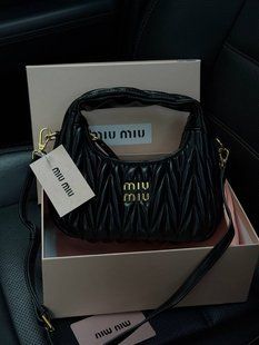 Miu Miu Wander Matelass&eacute; Nappa Leather Mini Hobo Bag Black [оригінальна брендована коробка] pr208 фото