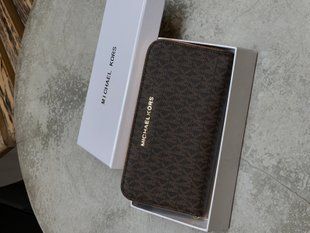 Жіночий гаманець Michael Kors Large Wallet Zip у фірмовій коричневій канві з застібкою-блискавкою 8818102 фото