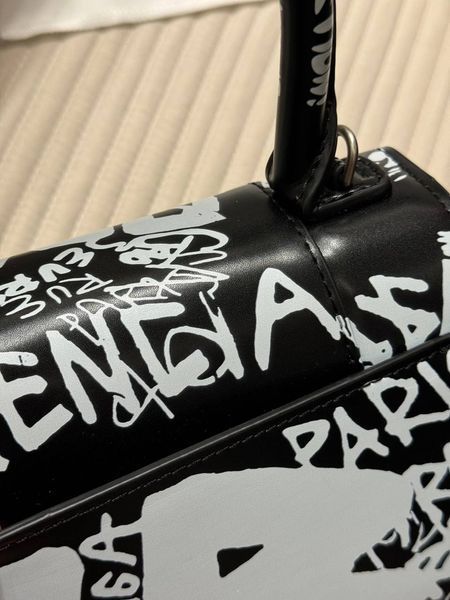 Balenciaga Hourglass Handbag Small in Crocodile Embossed Calfsk Black/White pr1050 фото