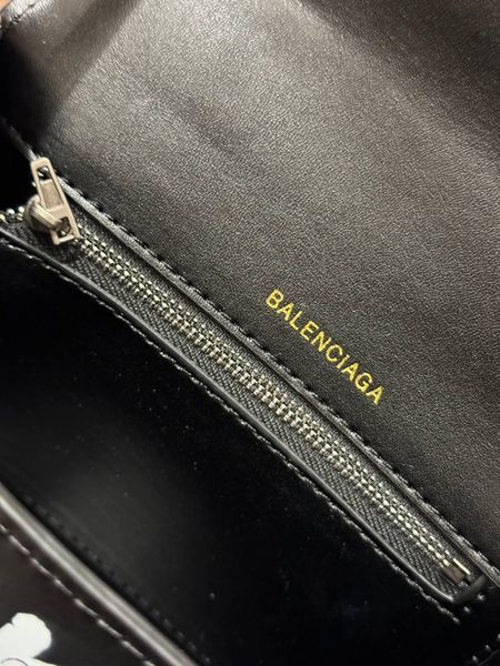 Balenciaga Hourglass Handbag Small in Crocodile Embossed Calfsk Black/White pr1050 фото